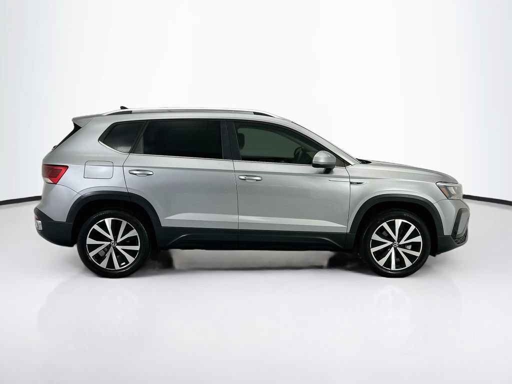 Used 2022 Volkswagen Taos SE FWD image 4