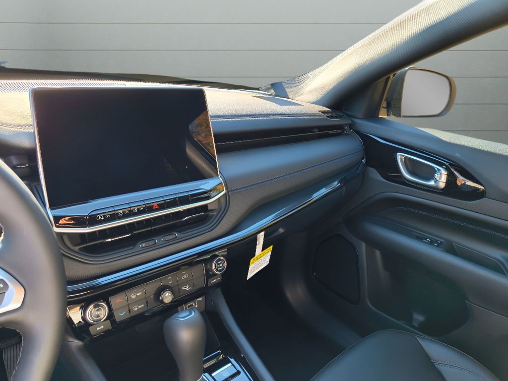 New 2026 Jeep Compass Latitude image 21