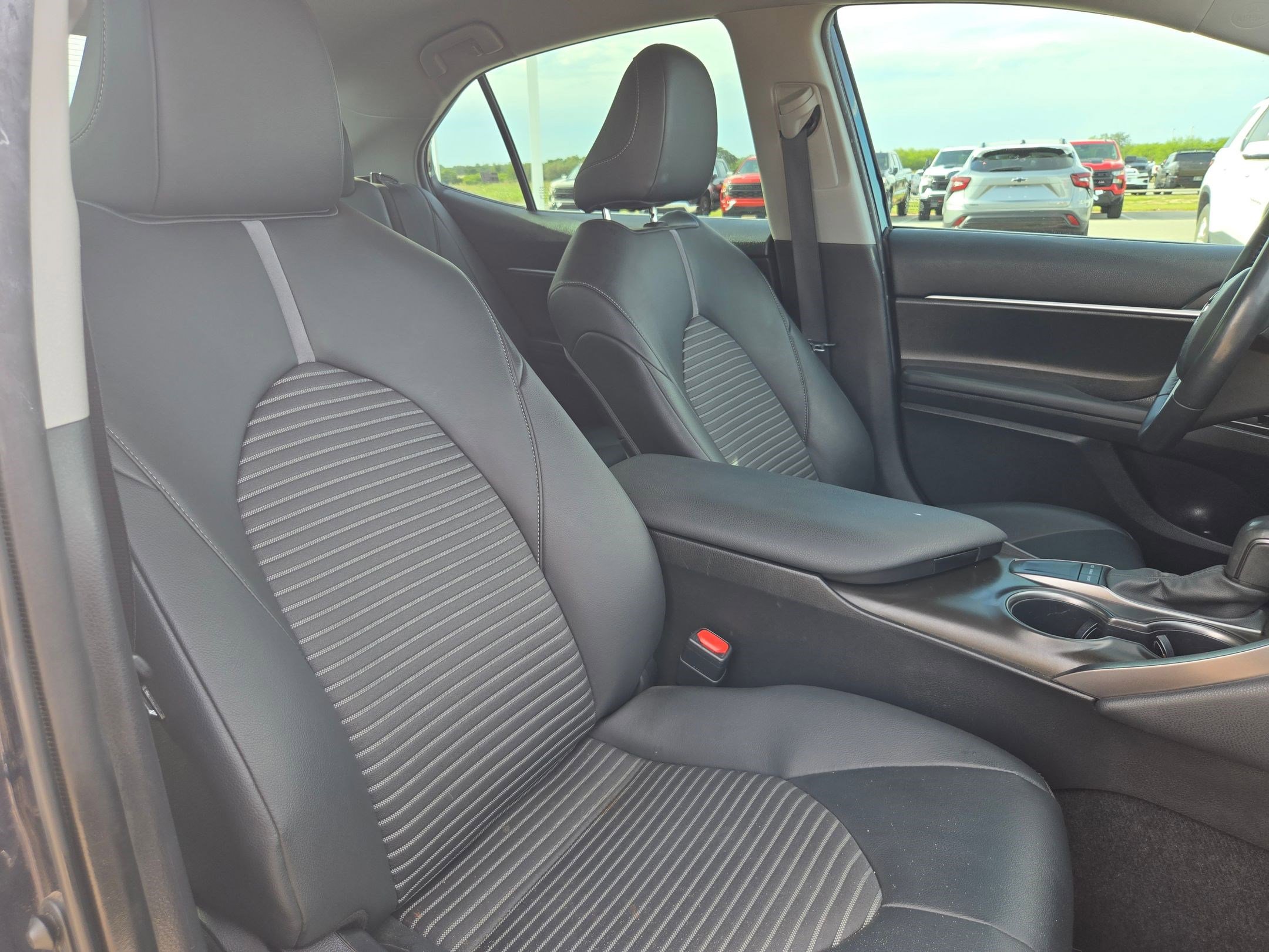 Used 2022 Toyota Camry SE FWD image 25