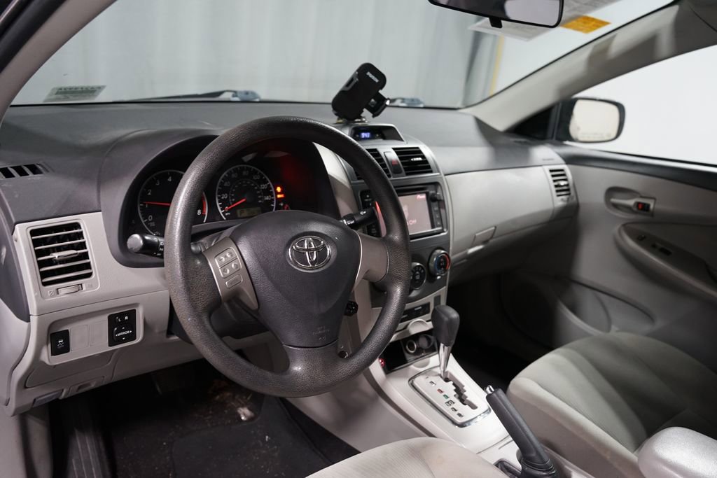 Used 2013 Toyota Corolla LE image 7