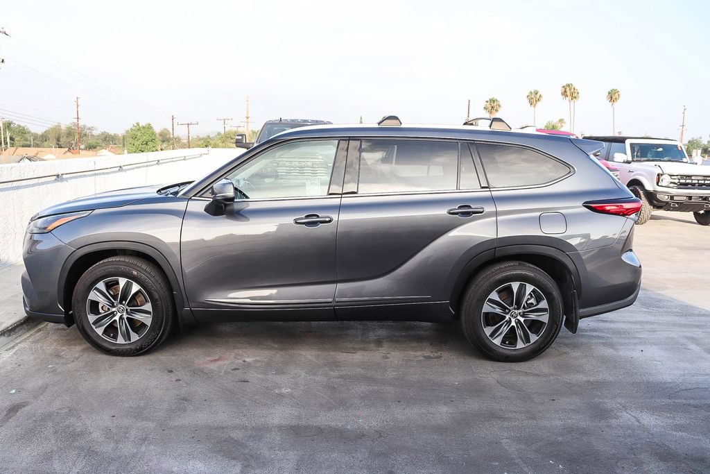 Used 2022 Toyota Highlander XLE FWD image 14