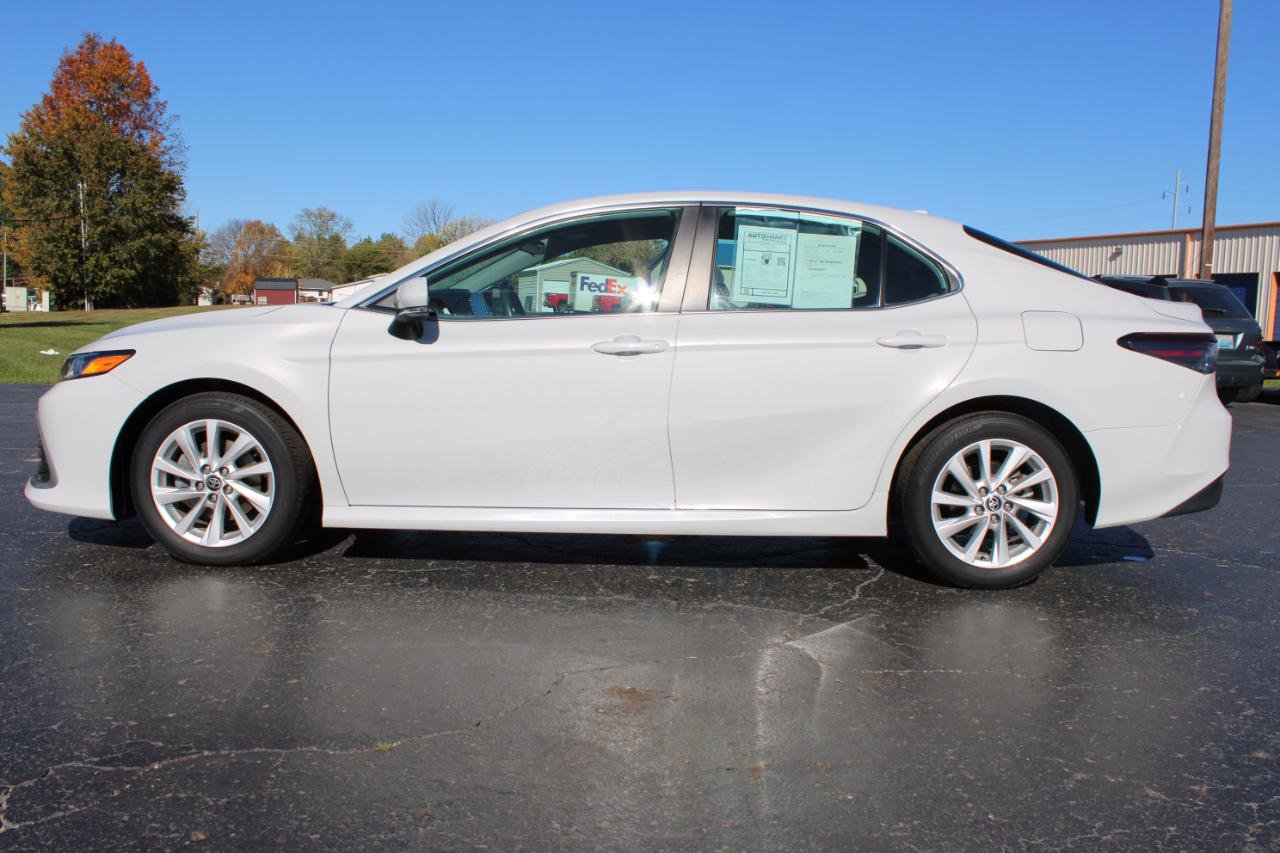 Used 2023 Toyota Camry LE image 10
