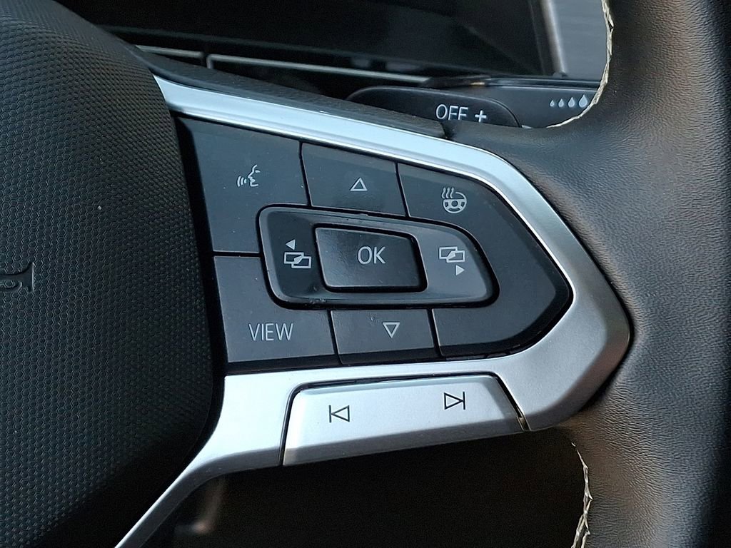 Certified 2025 Volkswagen Atlas Cross Sport SE w/ Panoramic Sunroof Package AWD/4WD image 21