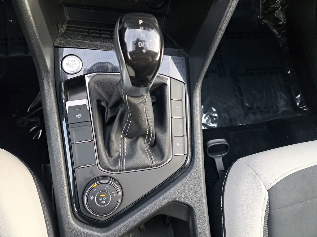 Used 2025 Volkswagen Taos SE AWD/4WD image 23