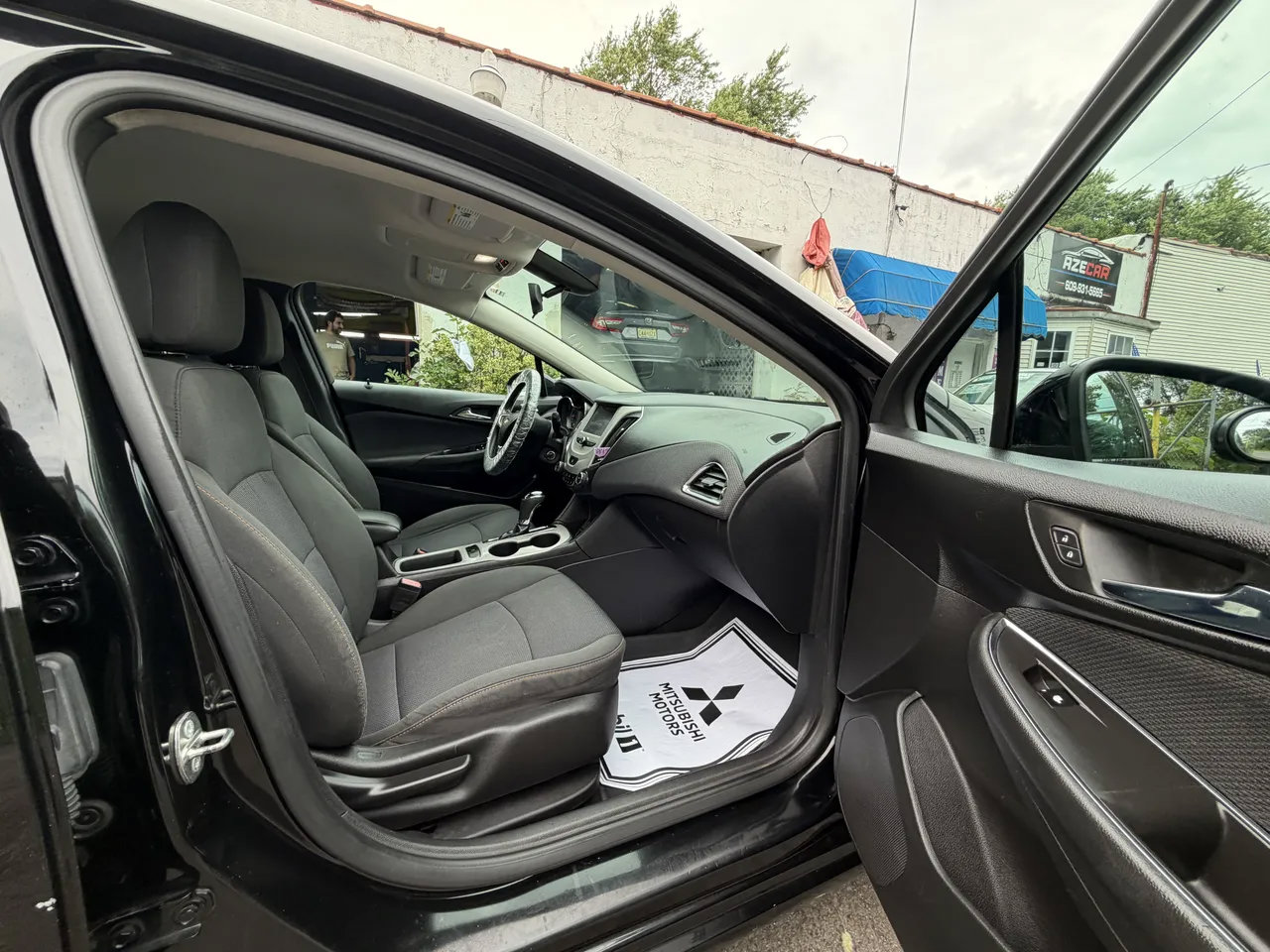 Used 2017 Chevrolet Cruze LS FWD image 32