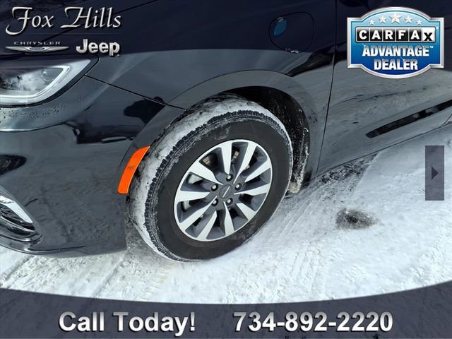 Certified 2024 Chrysler Pacifica Select image 5