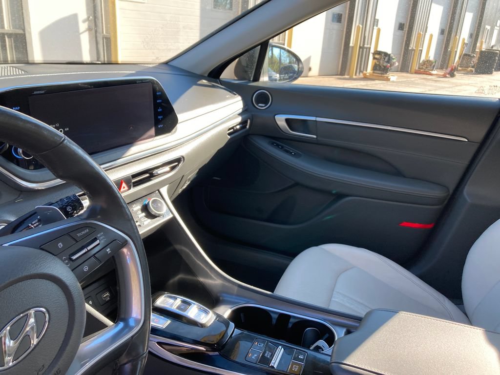 Used 2022 Hyundai Sonata Limited w/ Cargo Package FWD image 14