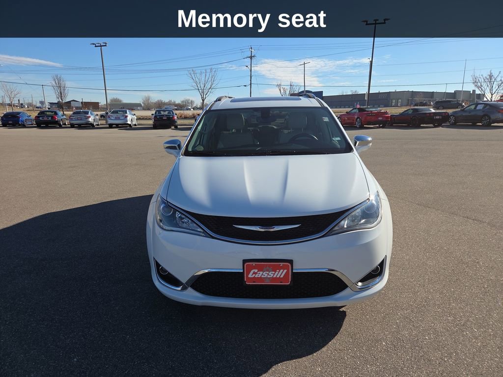 Used 2019 Chrysler Pacifica Limited image 10
