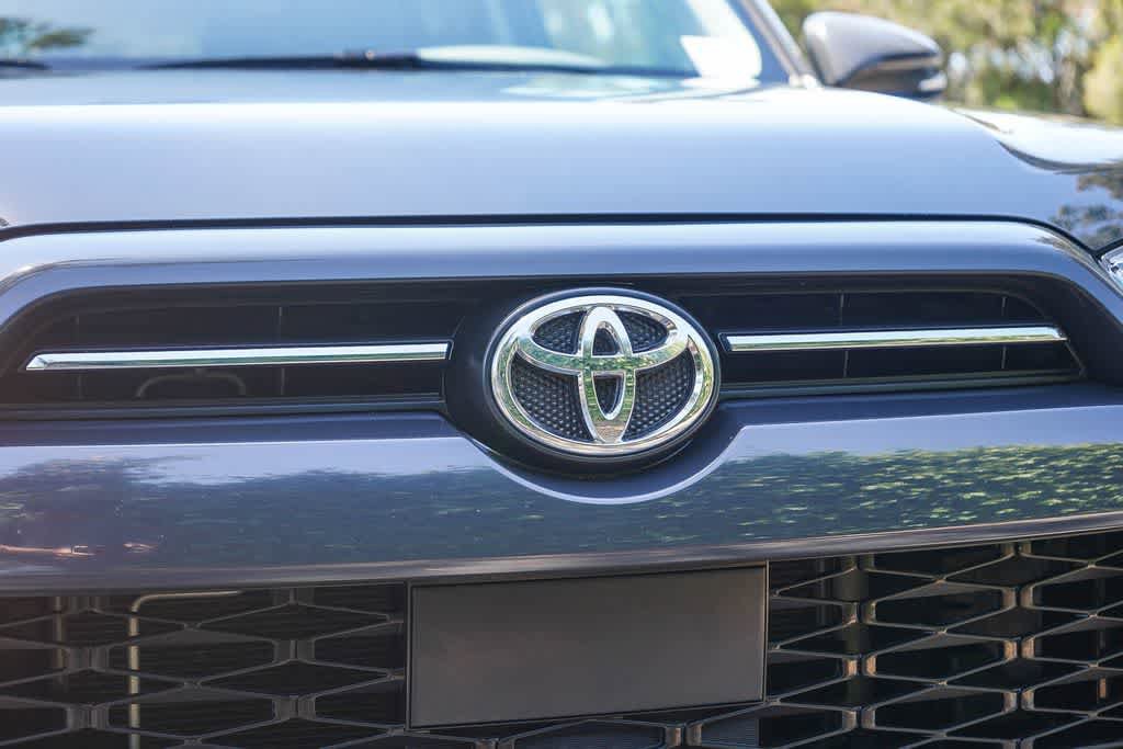 Used 2024 Toyota 4Runner SR5 Premium w/ Moonroof Package AWD/4WD image 11