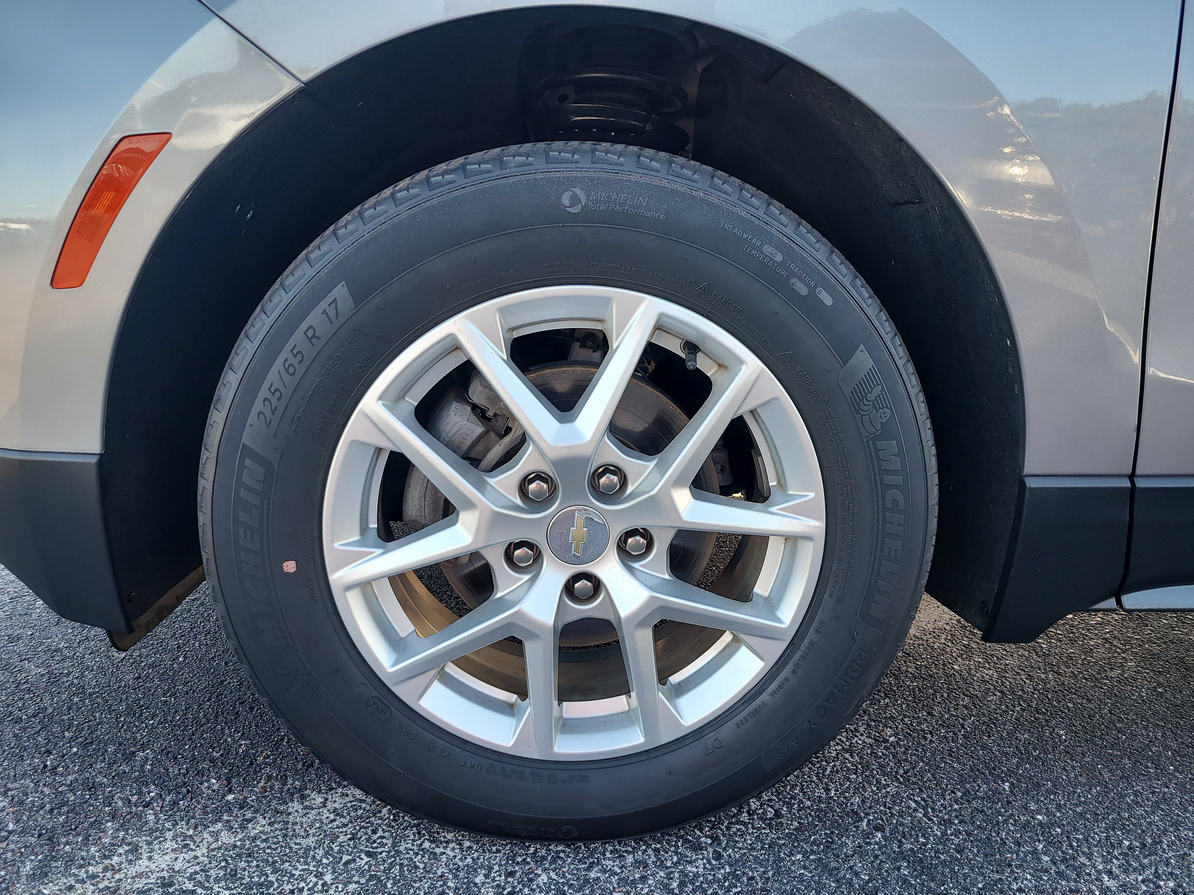 Used 2023 Chevrolet Equinox LS w/ Driver Confidence II Package FWD image 9