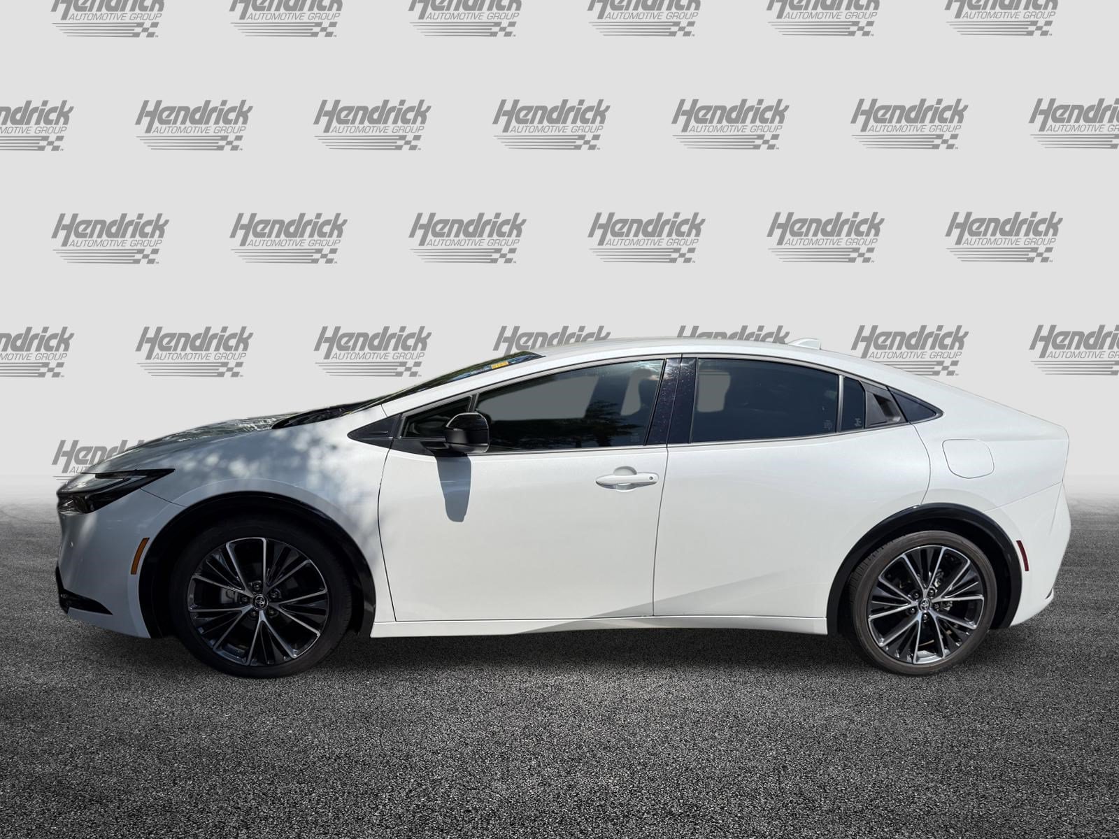 Used 2024 Toyota Prius XLE FWD image 6