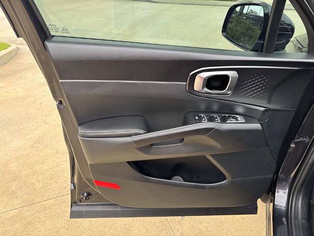 Used 2025 Kia Sorento EX w/ Panoramic Sunroof Package FWD image 23