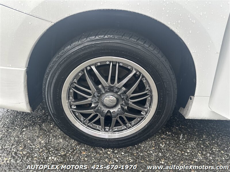 Used 2010 Toyota Matrix S image 29