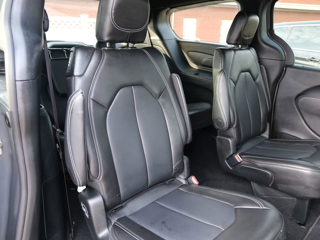 Used 2025 Chrysler Pacifica Select image 29