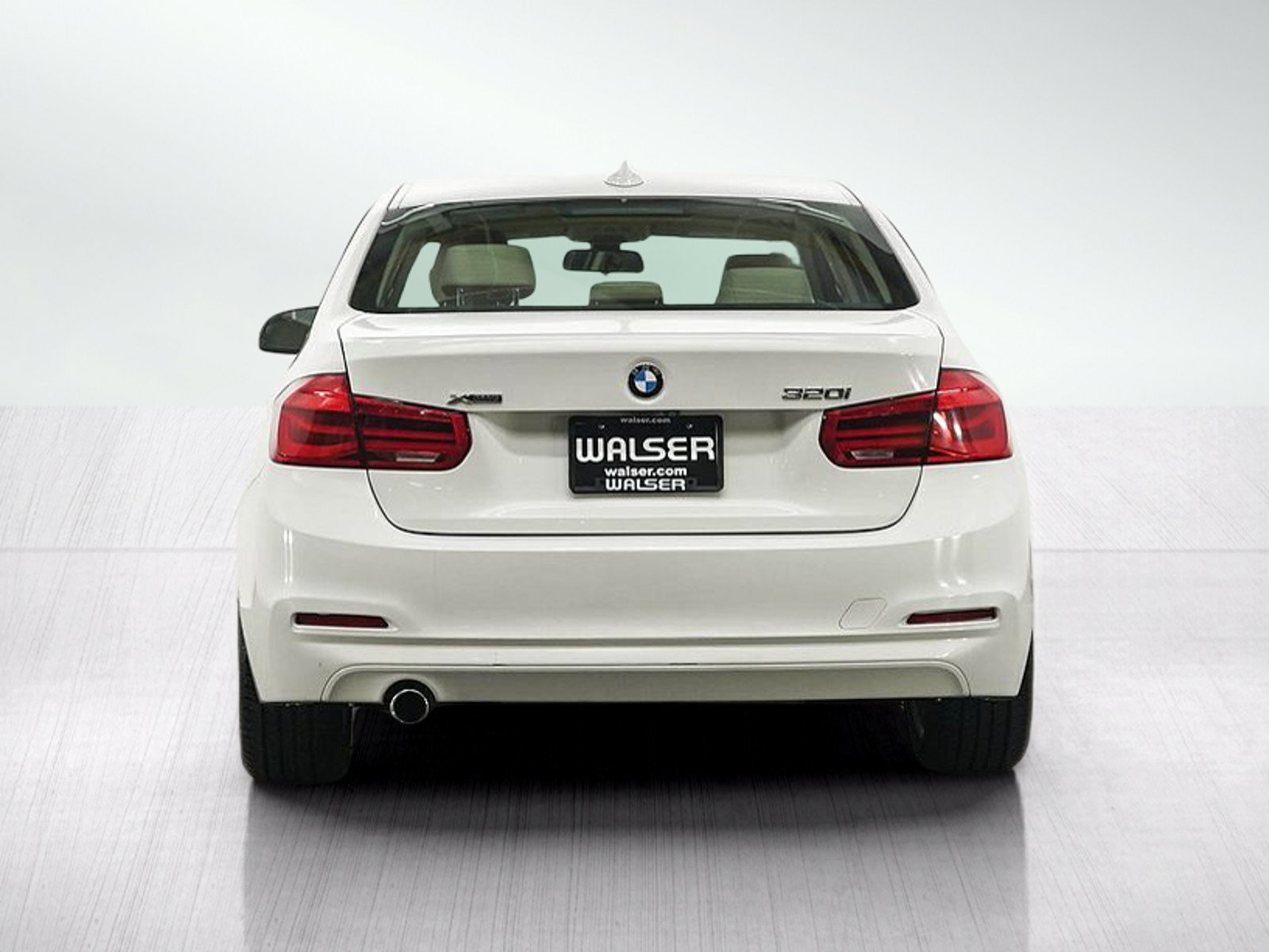 Used 2018 BMW 320i xDrive Sedan AWD/4WD image 4
