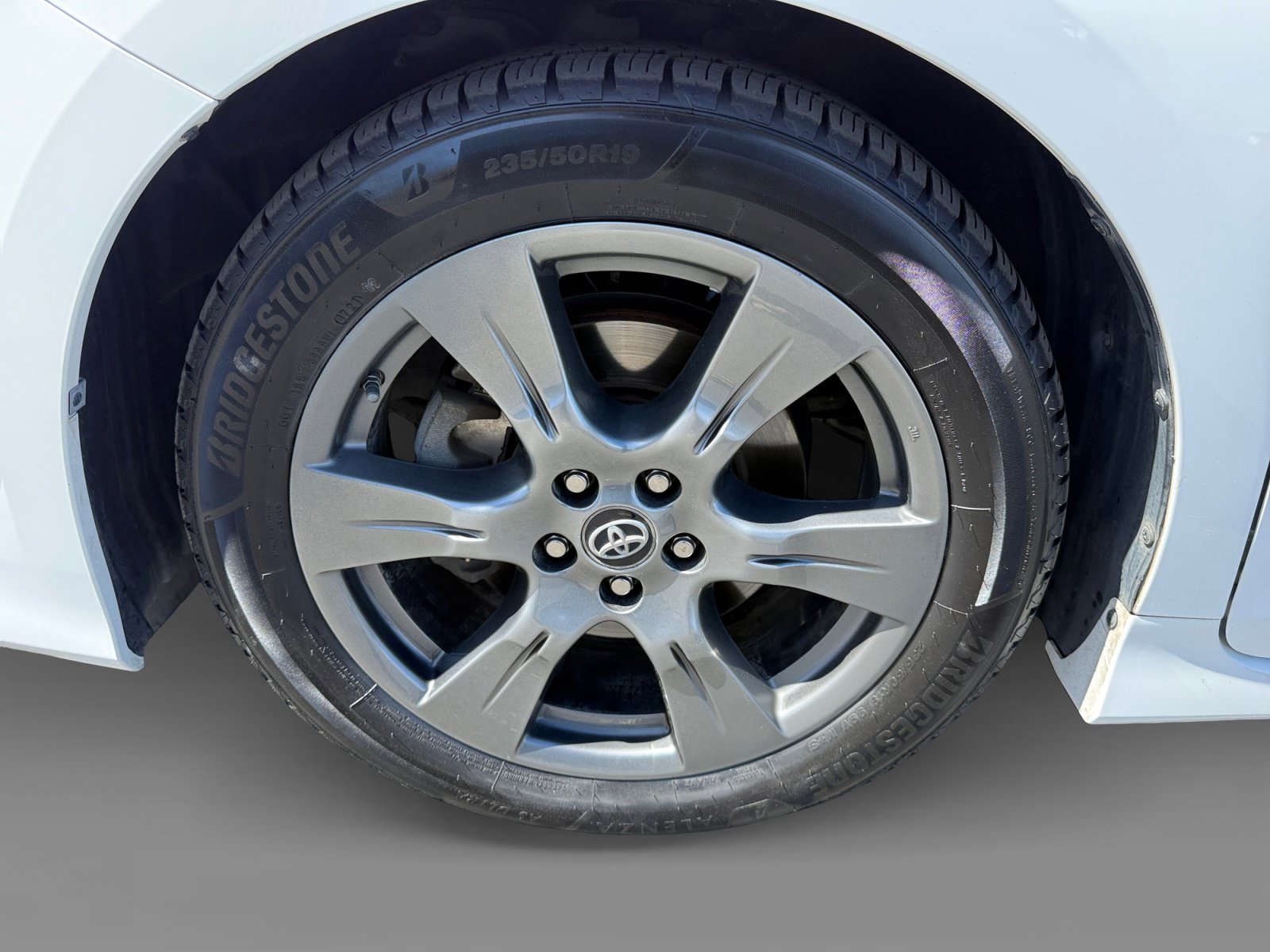 Used 2018 Toyota Sienna SE image 9