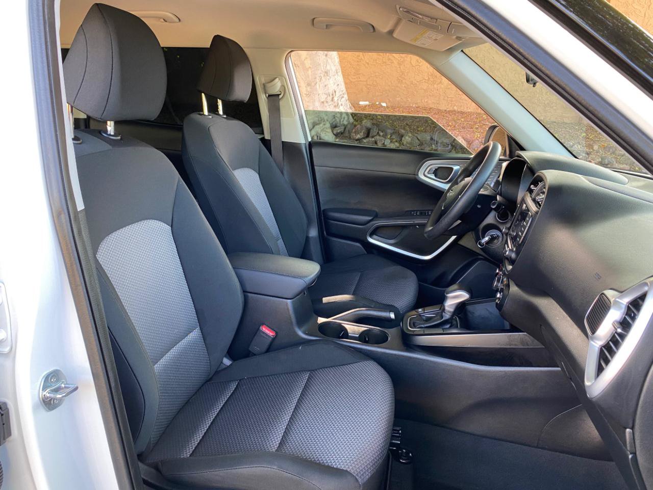 Used 2025 Kia Soul LX w/ LX Technology Package FWD image 52