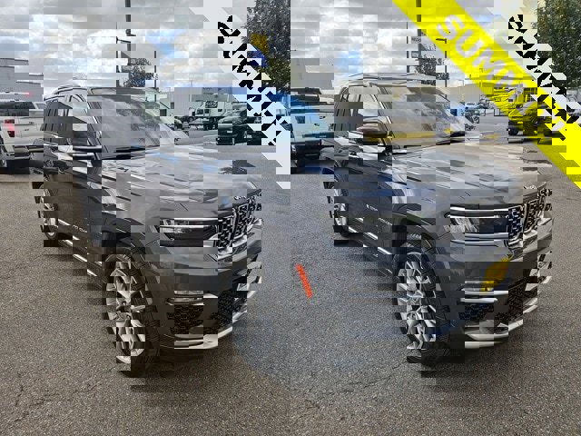 Used 2023 Jeep Grand Cherokee Summit image 4