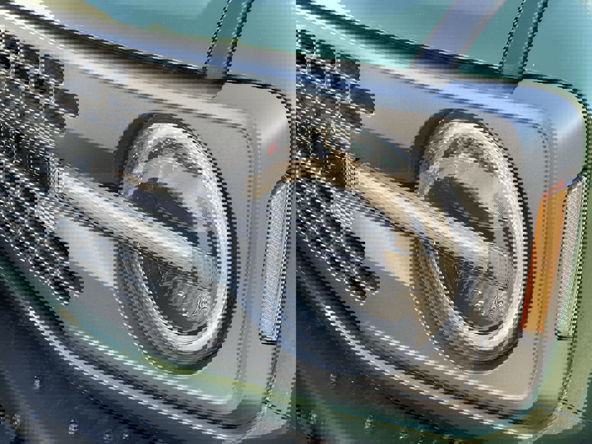 Used 2024 Ford Bronco Everglades image 36