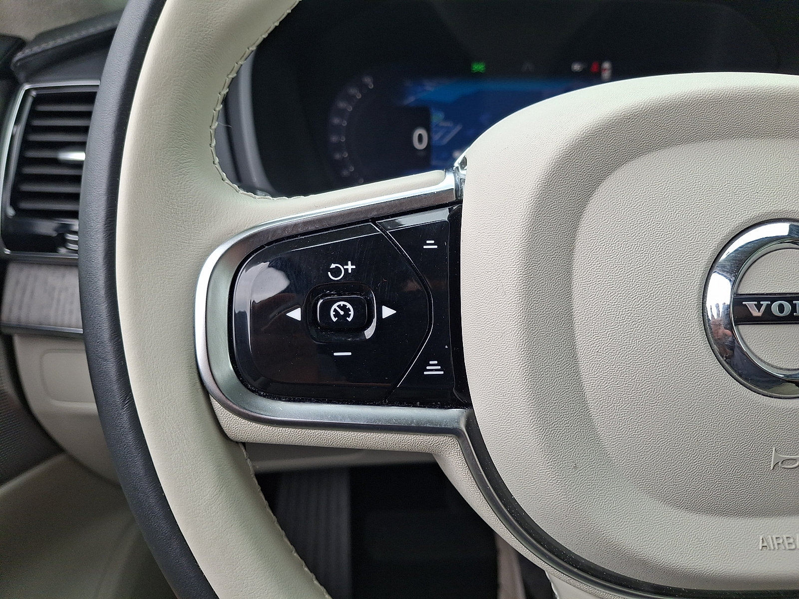 Used 2023 Volvo XC90 B6 Ultimate AWD/4WD image 23