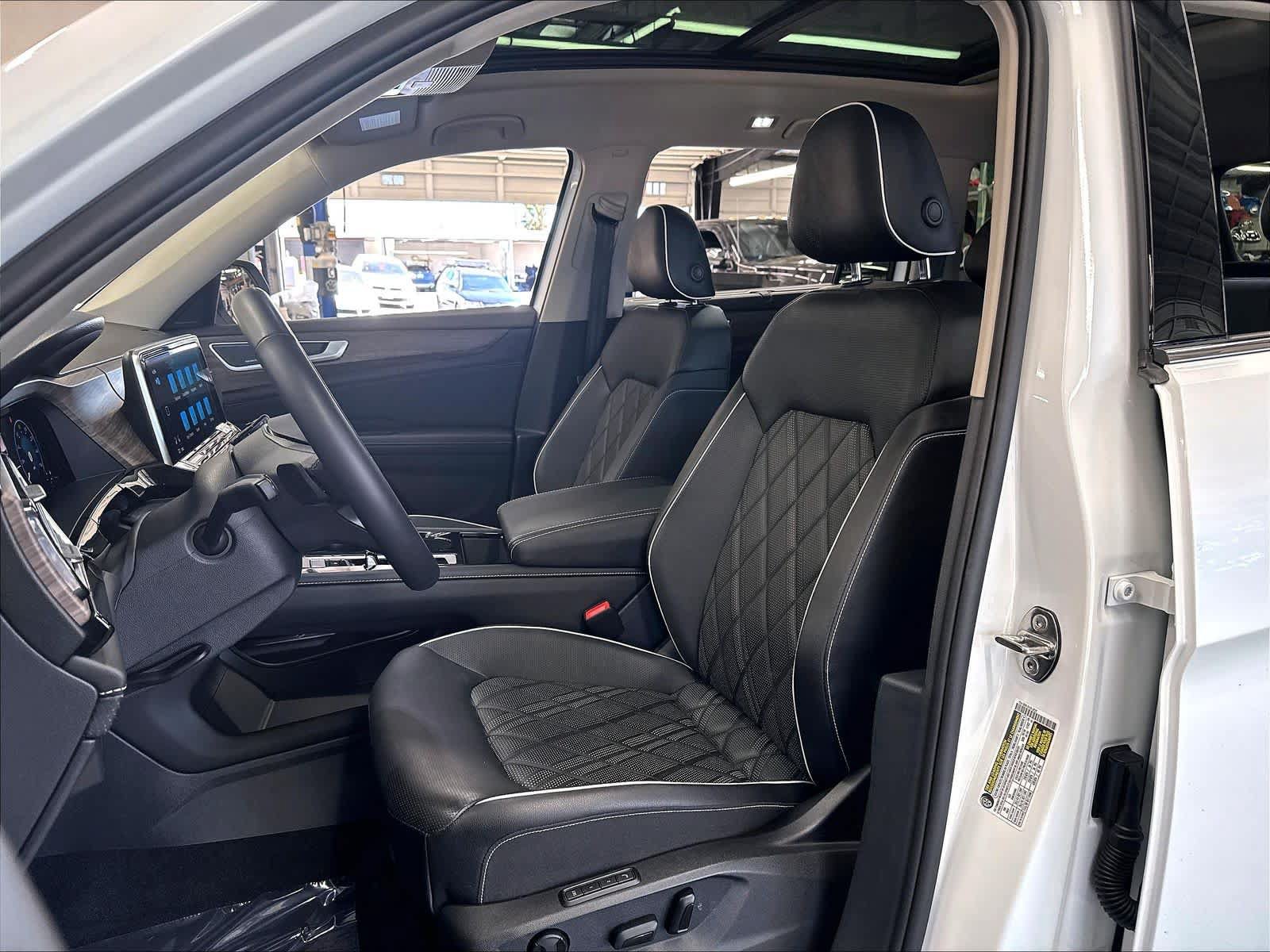 Certified 2026 Volkswagen Atlas SEL Premium R-Line AWD/4WD image 24
