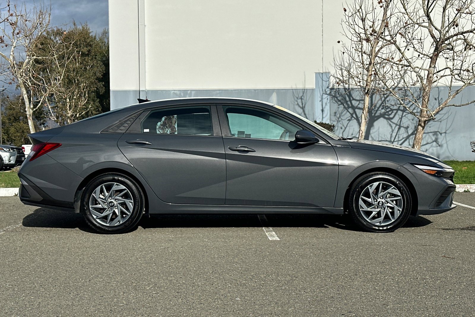 Used 2024 Hyundai Elantra SEL image 3