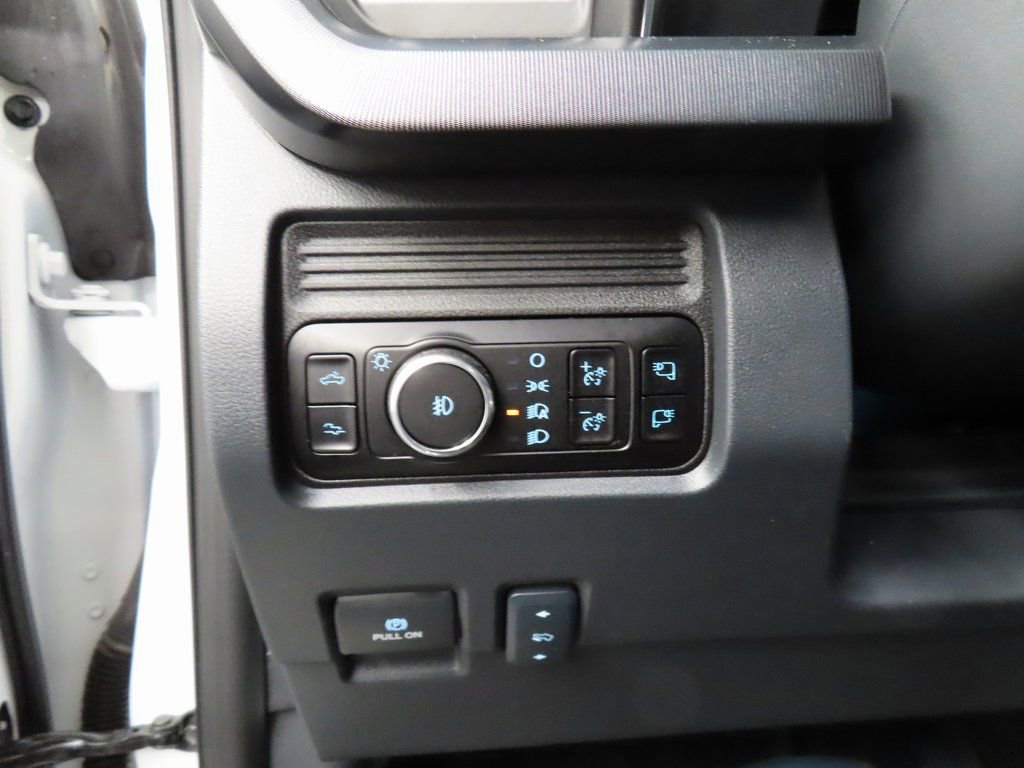 Used 2025 Ford F450 Platinum w/ FX4 Off-Road Package AWD/4WD image 45