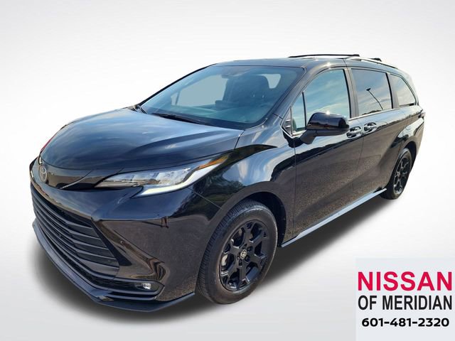 Used 2025 Toyota Sienna XLE Woodland Edition