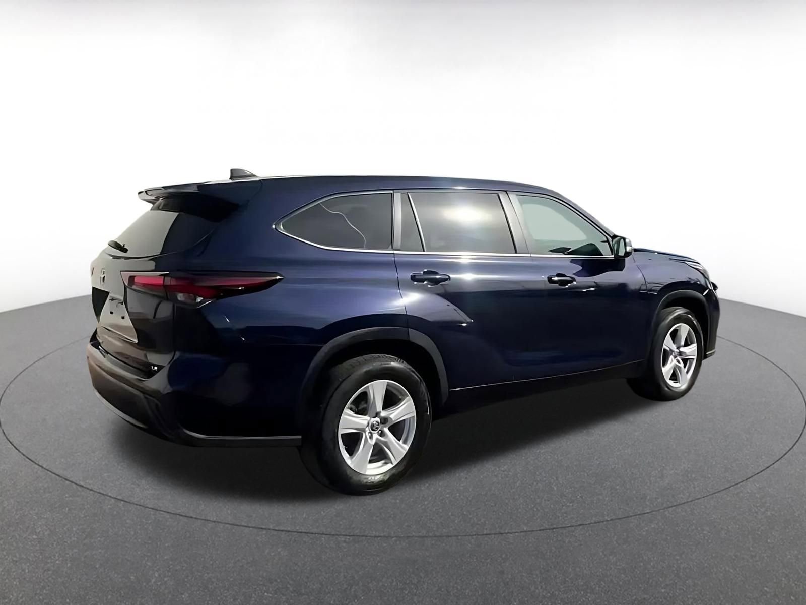 Used 2025 Toyota Highlander LE image 15