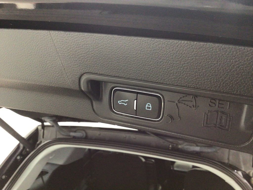 Used 2022 Ford Explorer Limited image 32