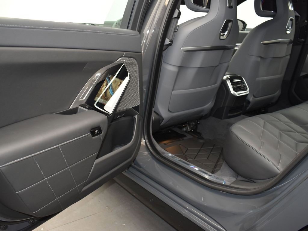 New 2026 BMW 740i w/ Executive Package image 13