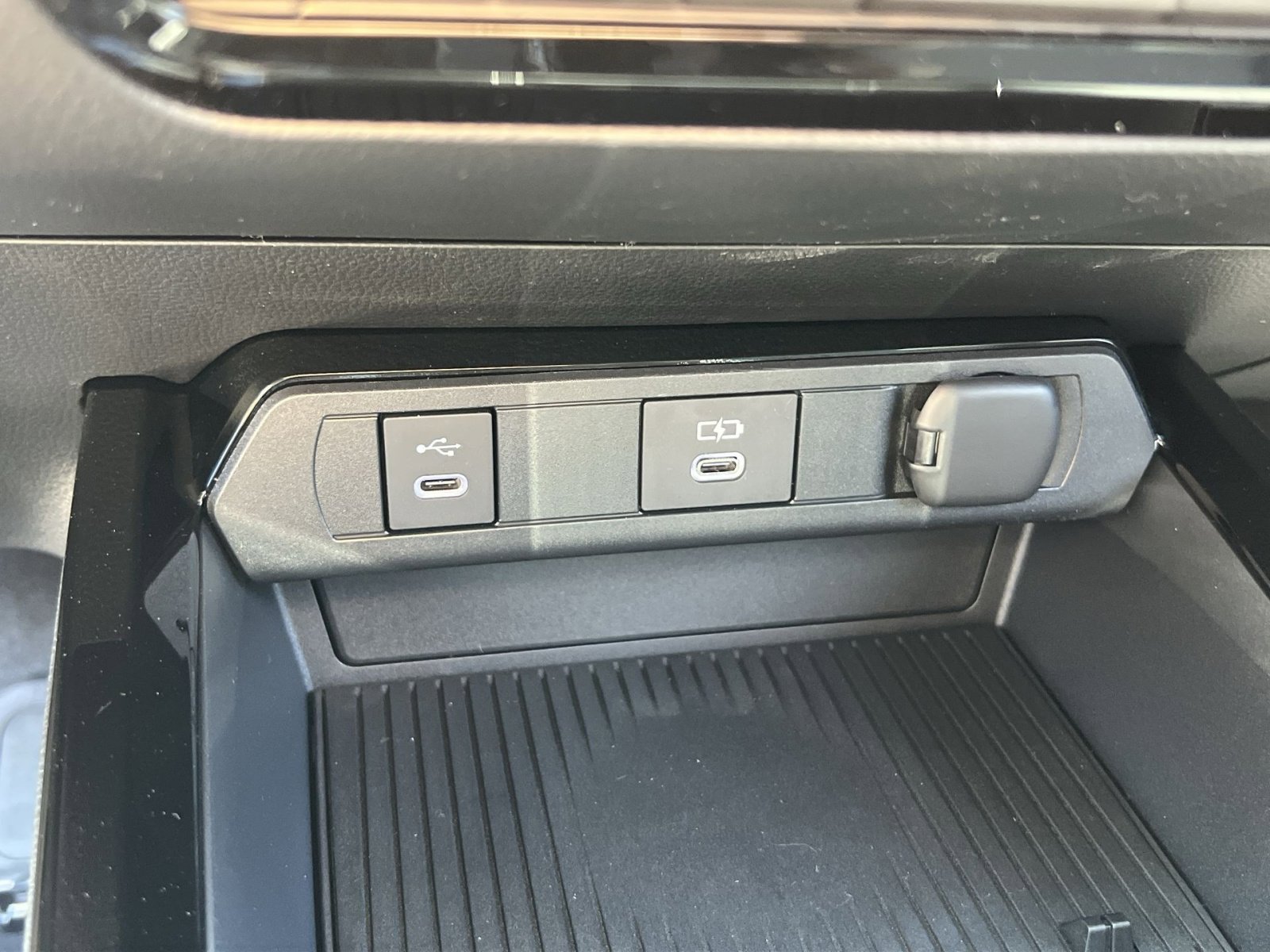 New 2026 Toyota Prius Plug-In Hybrid FWD image 25