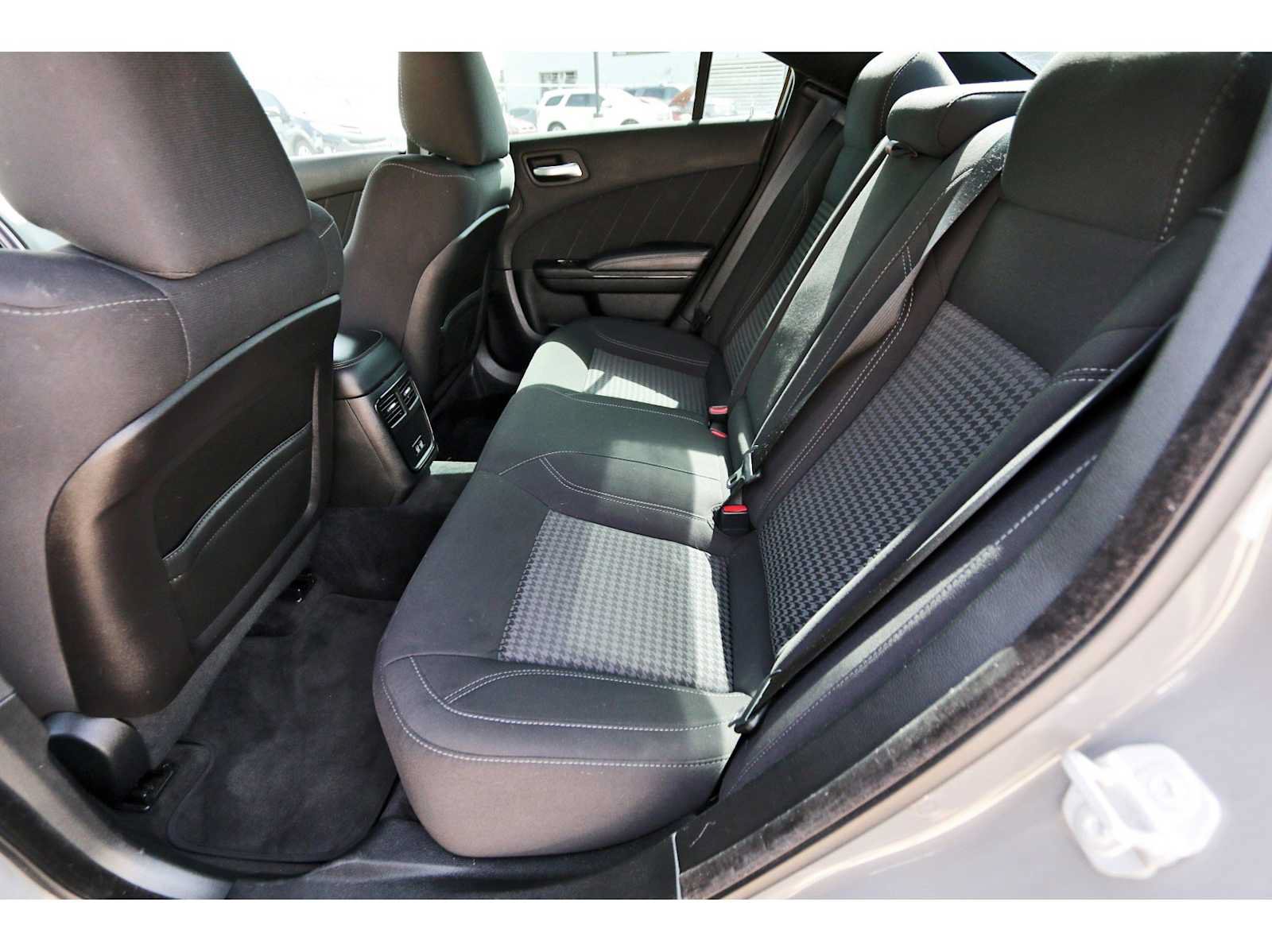 Used 2018 Dodge Charger SXT Plus w/ Blacktop Package RWD image 12