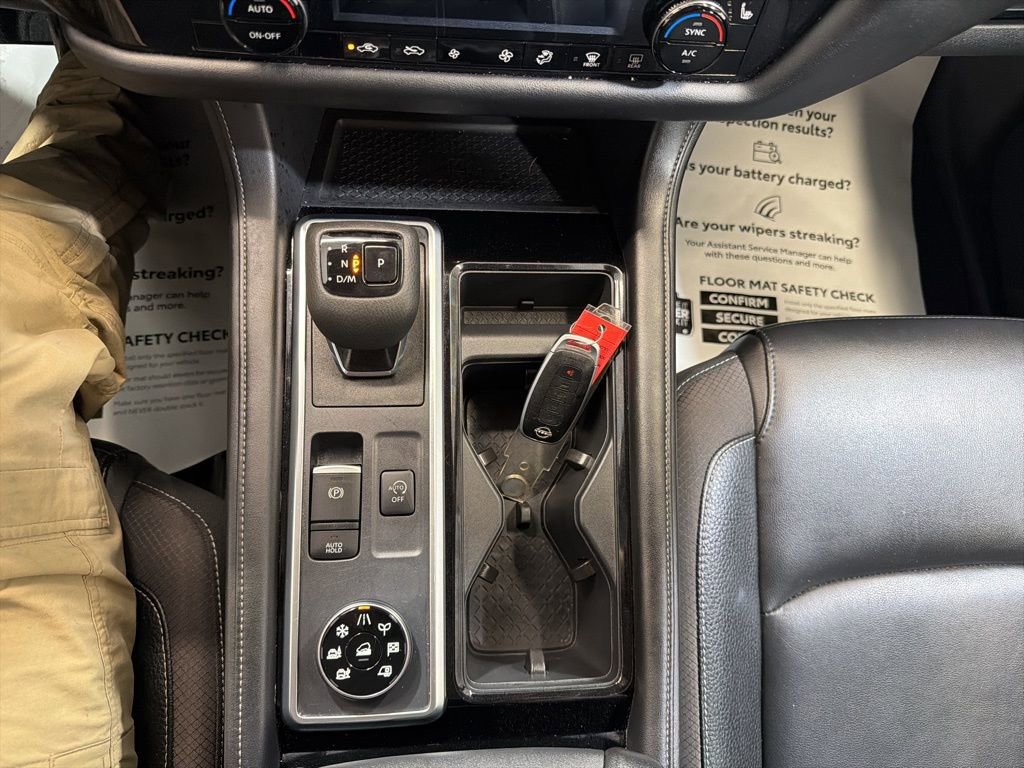 Used 2025 Nissan Pathfinder SL AWD/4WD image 33