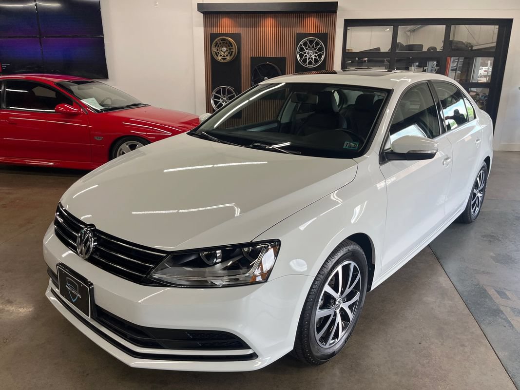 Used 2017 Volkswagen Jetta SE FWD image 2