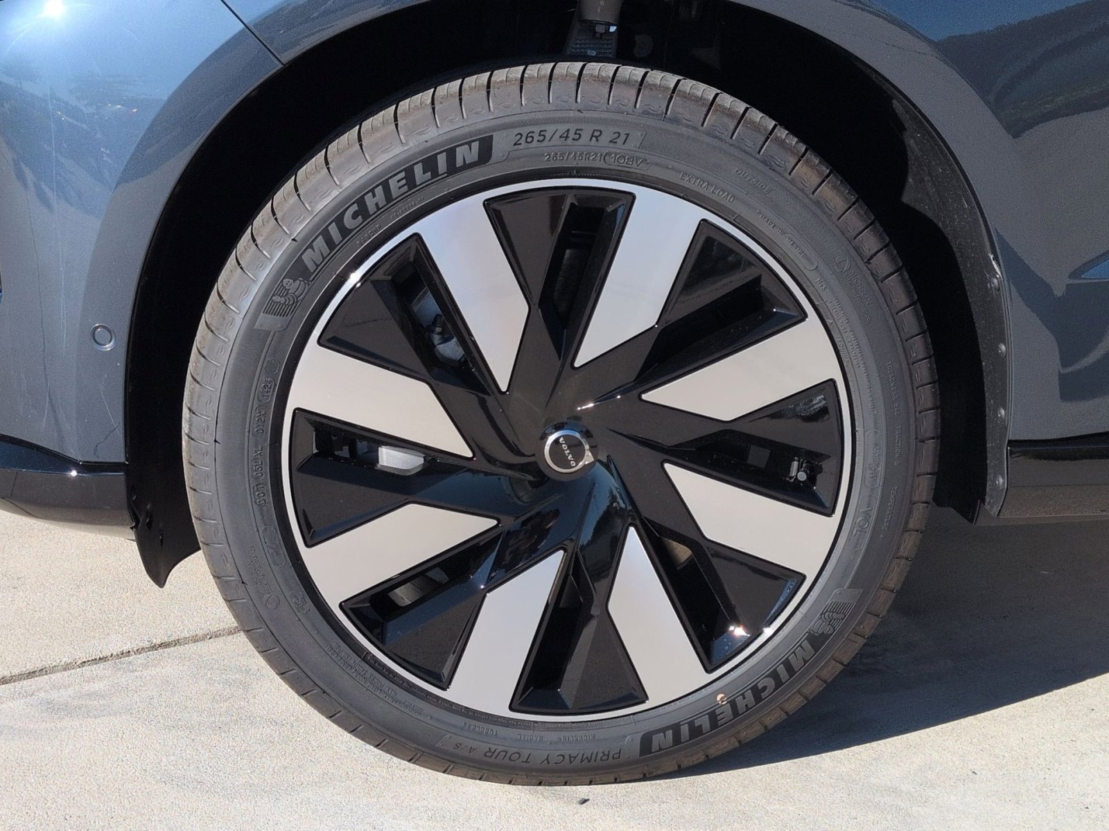 New 2025 Volvo EX90 Plus w/ Protection Package Premier image 12