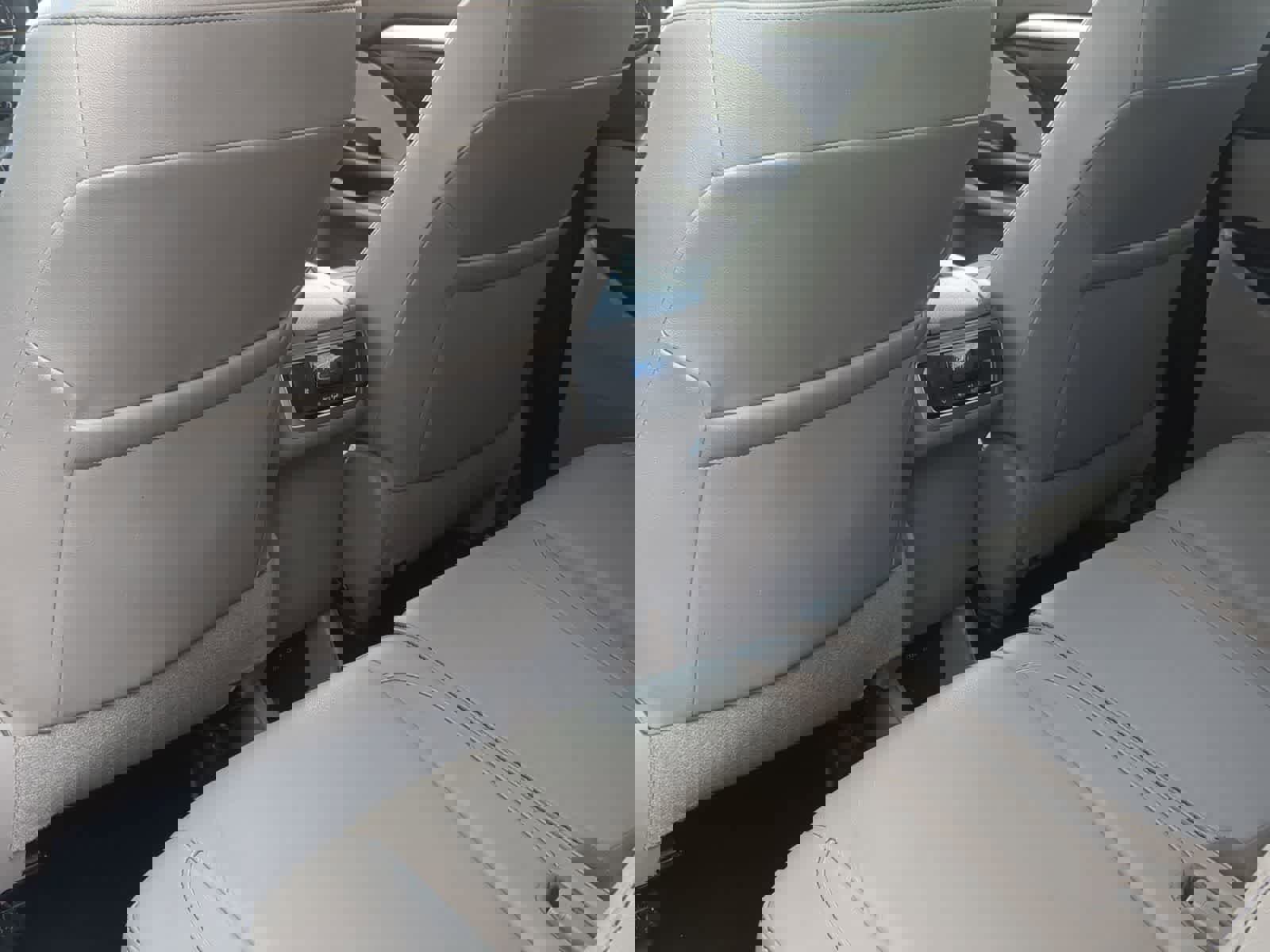 Used 2019 Toyota Highlander XLE AWD/4WD image 18