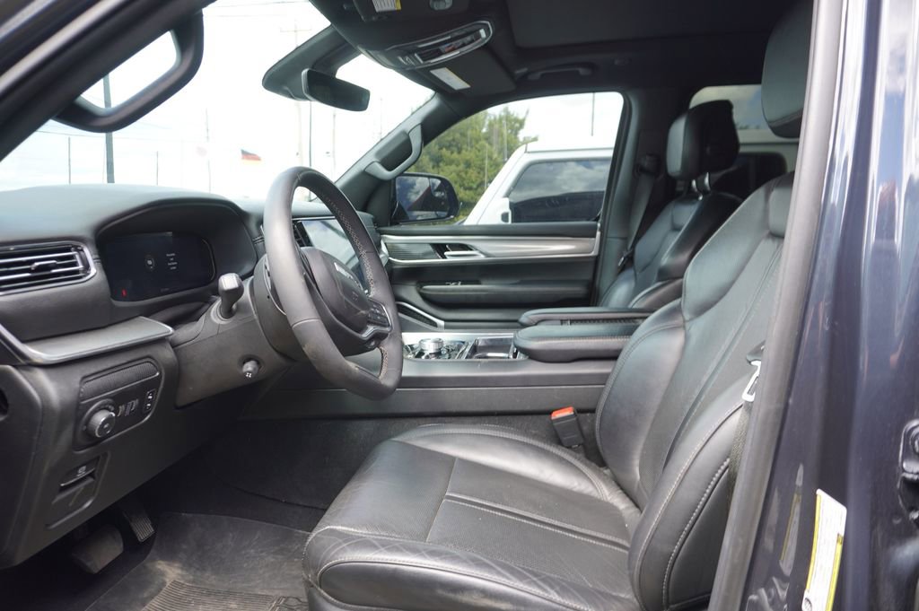 Used 2022 Jeep Wagoneer Series II AWD/4WD image 2