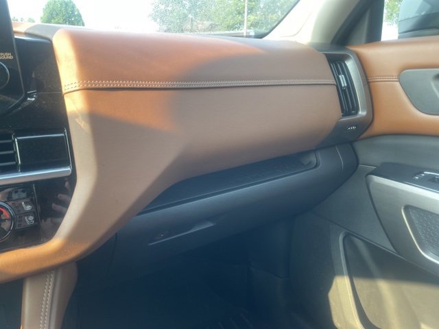 Used 2022 Nissan Pathfinder Platinum w/ Cargo Package image 32