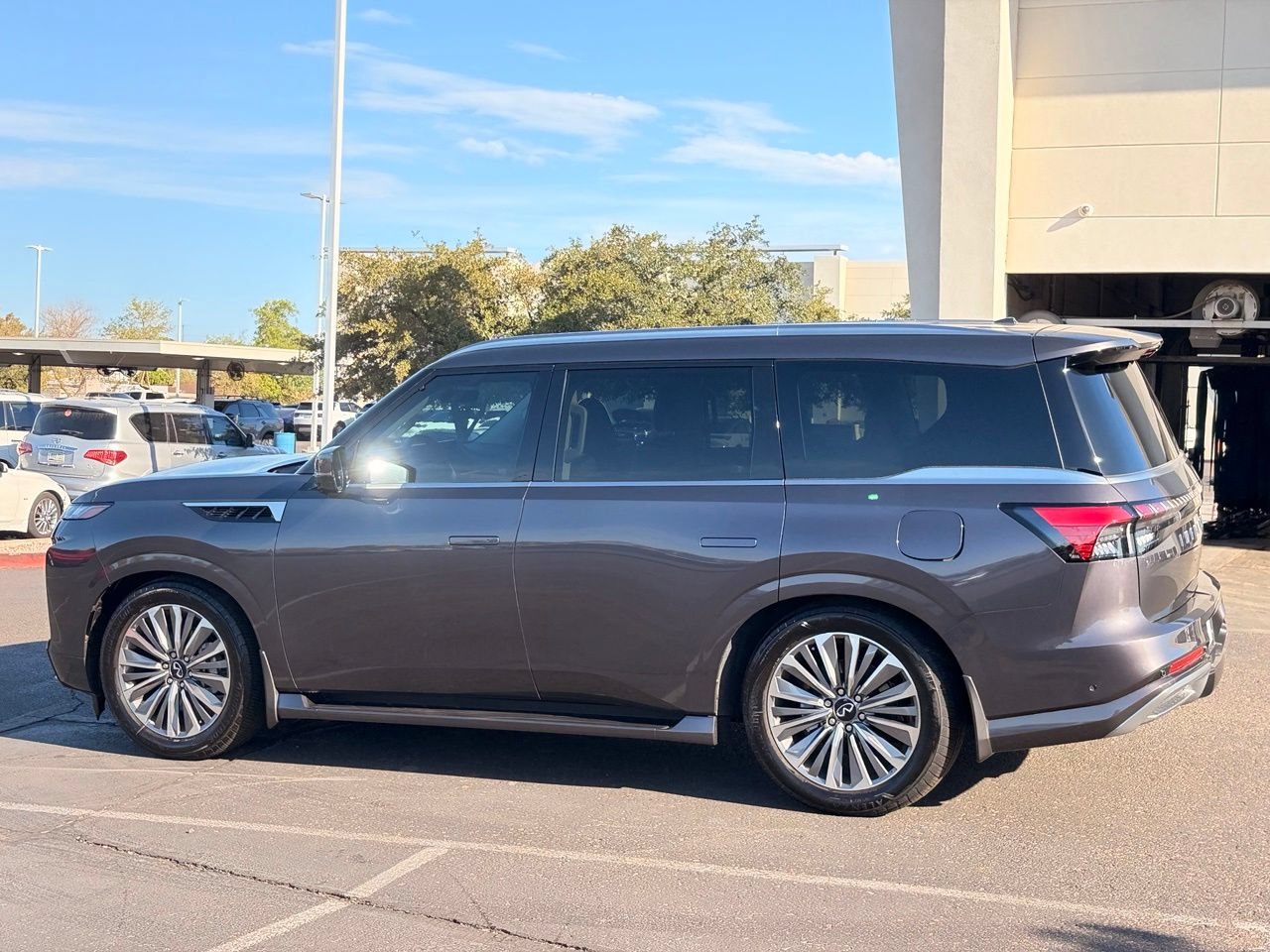Certified 2026 INFINITI QX80 Luxe w/ Cargo Package AWD/4WD image 4