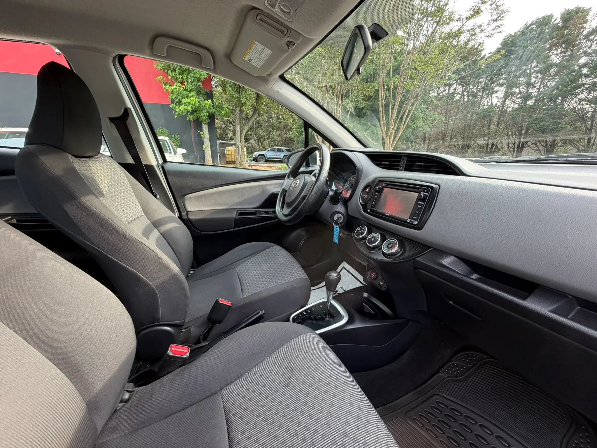 Used 2016 Toyota Yaris L FWD image 22
