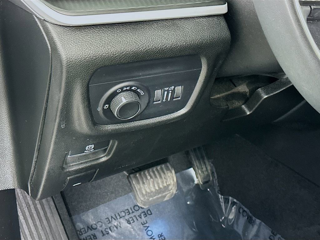 Certified 2023 Jeep Grand Cherokee Laredo image 17