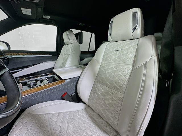Used 2025 Cadillac Escalade Sport Platinum w/ LPO, ONYX Package AWD/4WD image 22