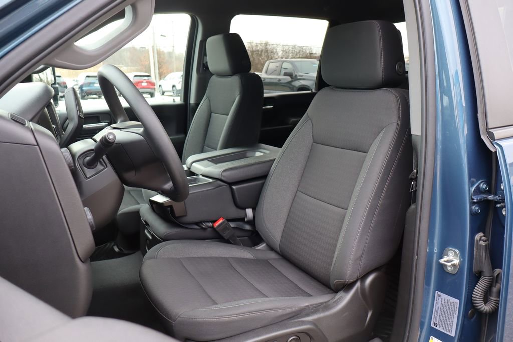 Used 2024 Chevrolet Silverado 2500 Custom w/ Custom Value Package image 14