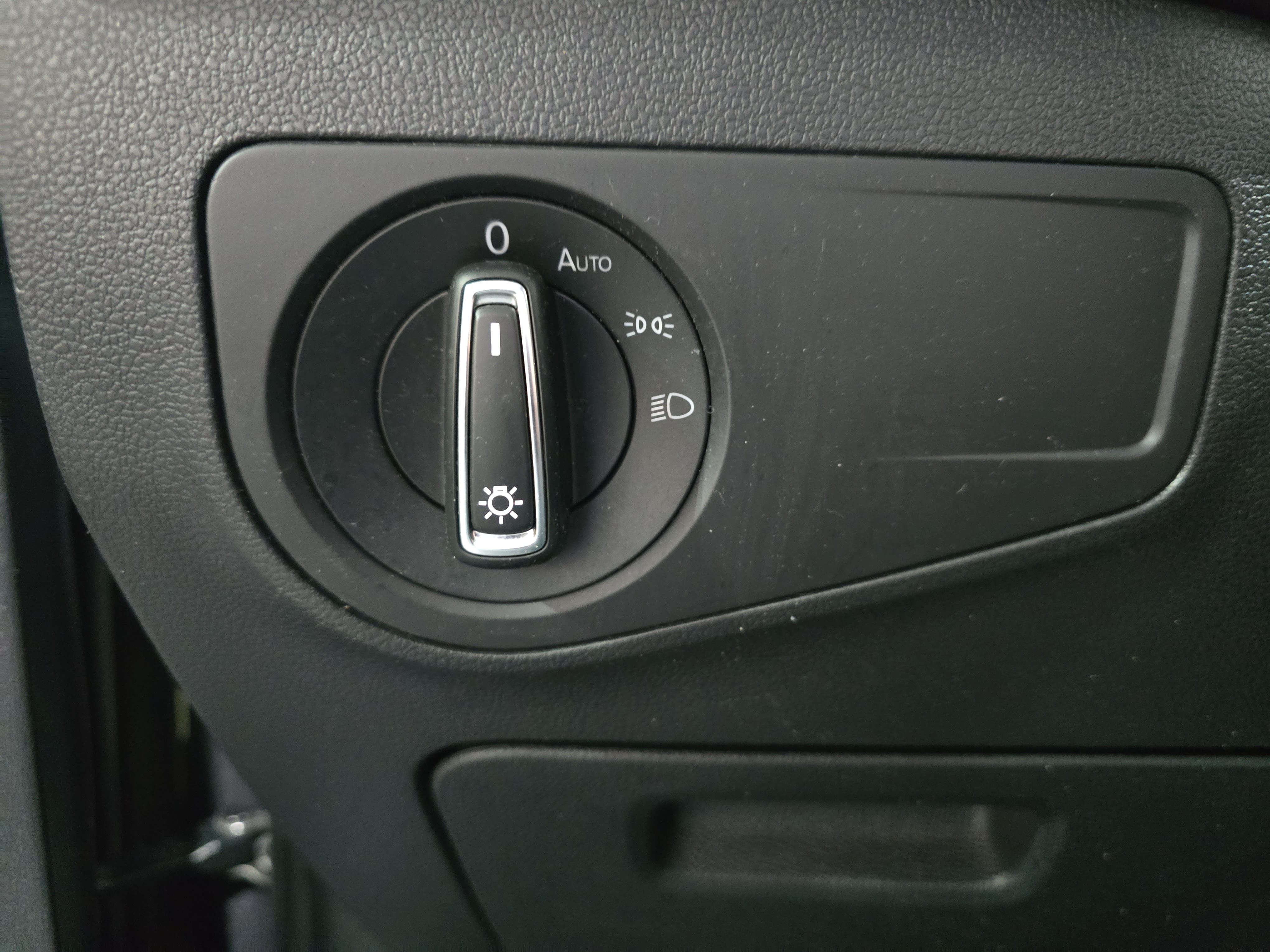 Used 2021 Volkswagen Tiguan SE FWD image 25