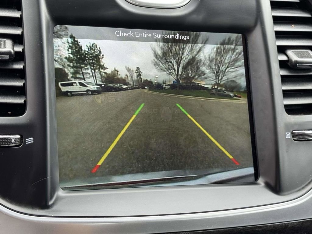 Used 2019 Chrysler 300 Touring w/ Chrome Appearance Package image 5