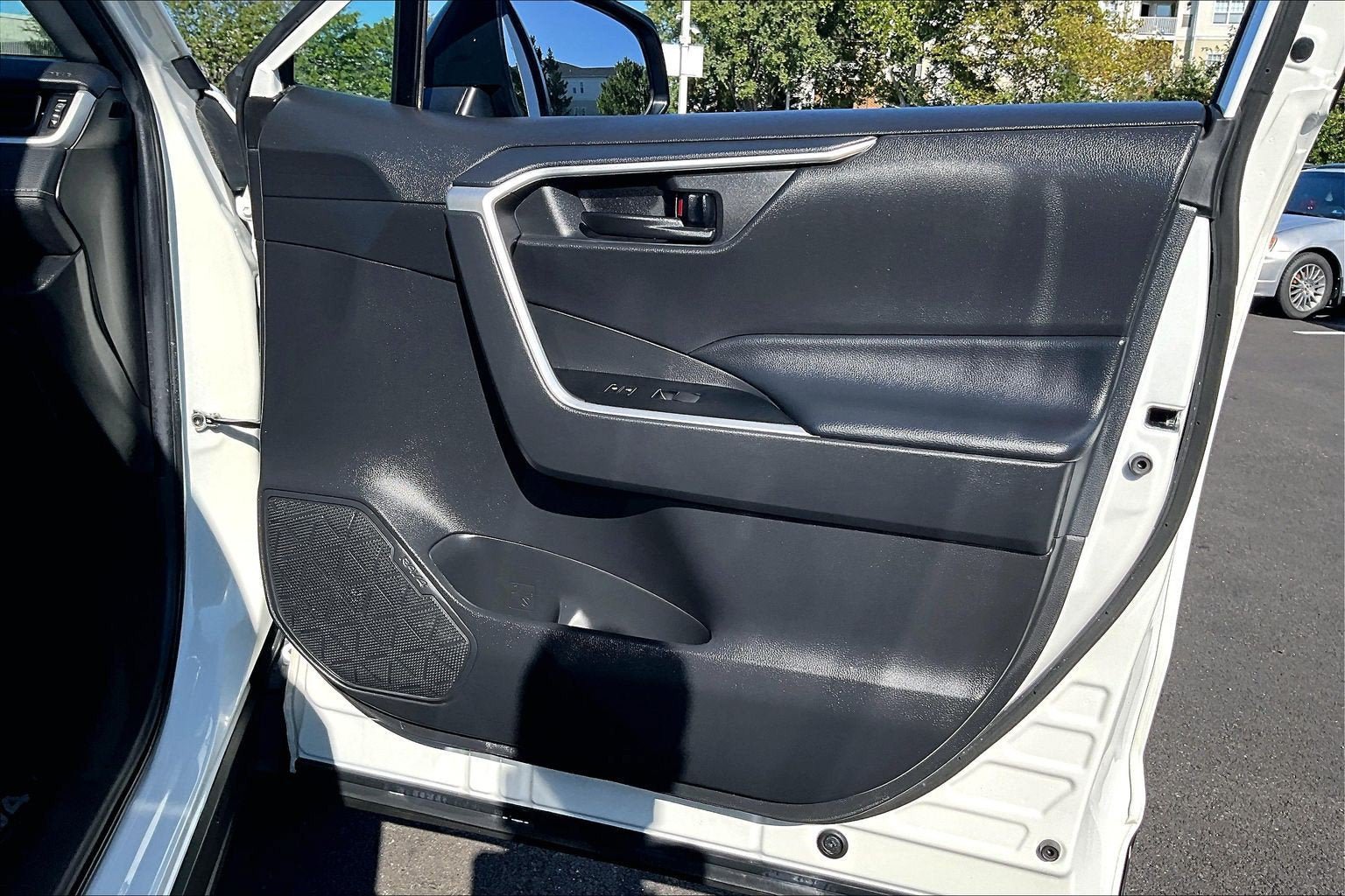 Used 2023 Toyota RAV4 LE AWD/4WD image 22