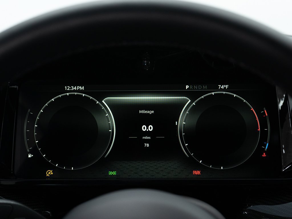 Used 2025 Aston Martin Vanquish RWD image 27