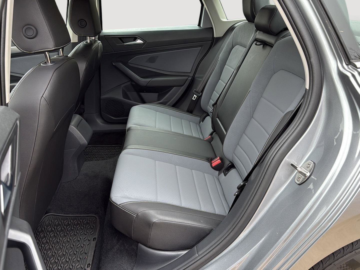 Certified 2025 Volkswagen Jetta SE image 19