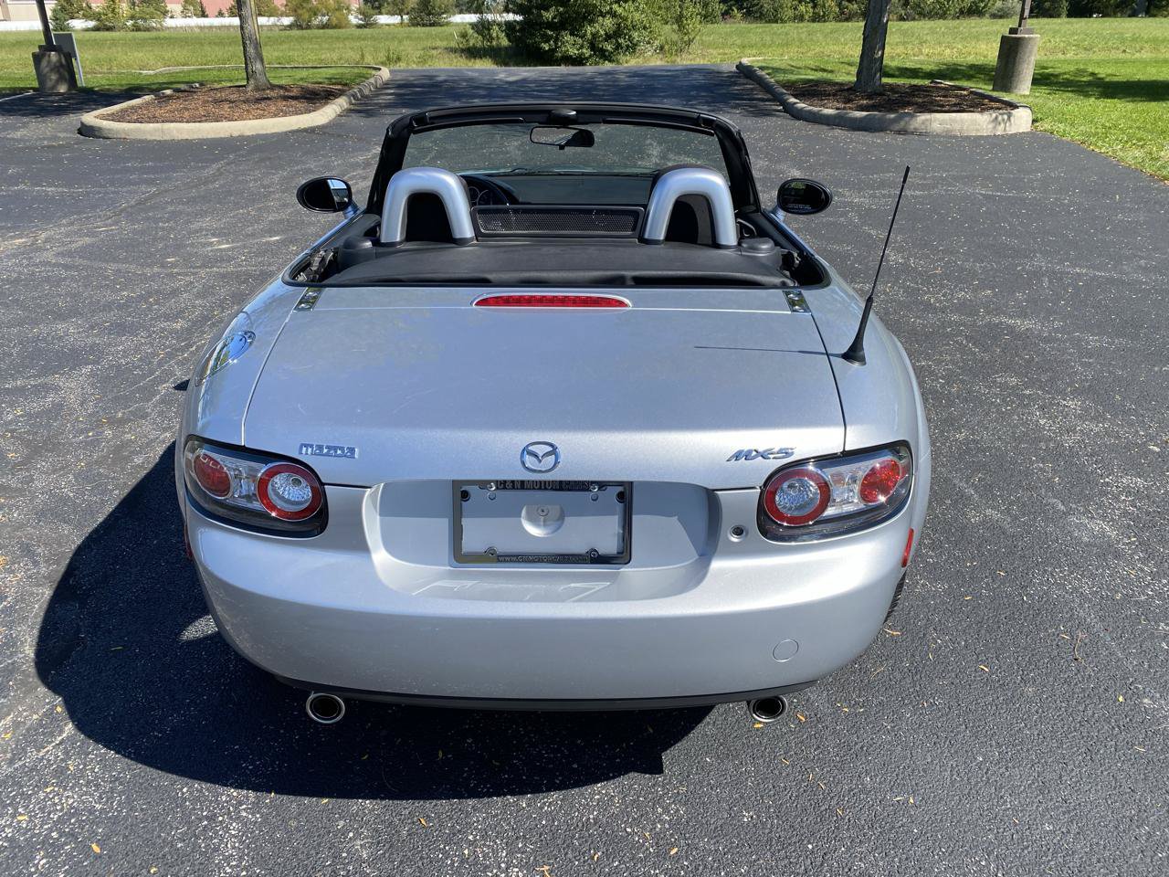 Used 2006 MAZDA MX-5 Miata Touring RWD image 11